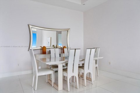 Condo in Sunny Isles Beach, Florida, 2 bedrooms  № 1331474 - photo 18