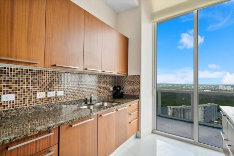 Condo in Sunny Isles Beach, Florida, 2 bedrooms  № 1331474 - photo 21