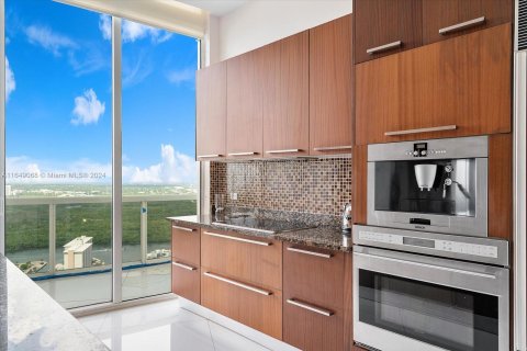 Condo in Sunny Isles Beach, Florida, 2 bedrooms  № 1331474 - photo 19