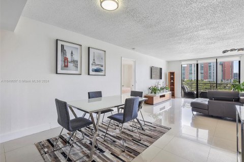 Condo in Aventura, Florida, 2 bedrooms  № 1331318 - photo 3