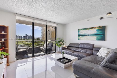 Condo in Aventura, Florida, 2 bedrooms  № 1331318 - photo 2