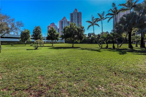 Condo in Aventura, Florida, 2 bedrooms  № 1331318 - photo 26