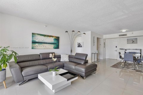 Copropriété à vendre à Aventura, Floride: 2 chambres, 105.63 m2 № 1331318 - photo 4