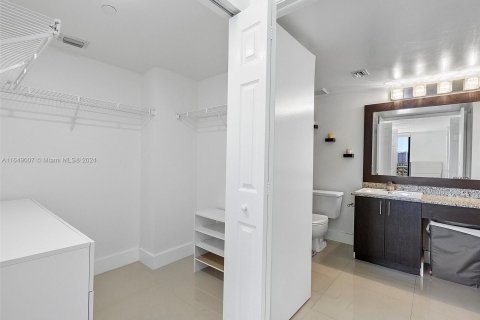 Condo in Aventura, Florida, 2 bedrooms  № 1331318 - photo 17