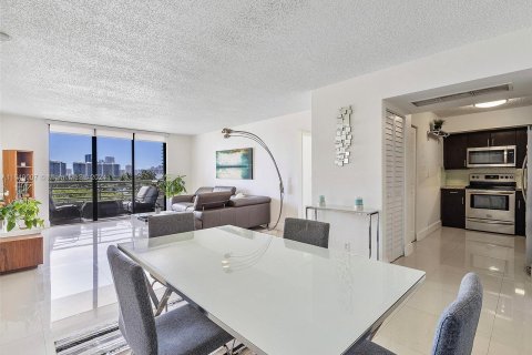 Condo in Aventura, Florida, 2 bedrooms  № 1331318 - photo 10