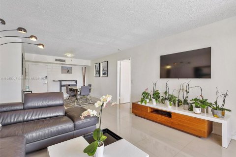 Condo in Aventura, Florida, 2 bedrooms  № 1331318 - photo 5