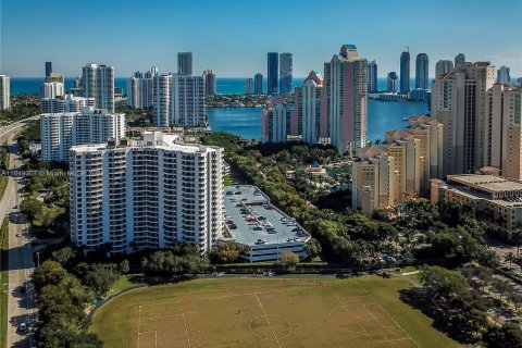 Condo in Aventura, Florida, 2 bedrooms  № 1331318 - photo 8