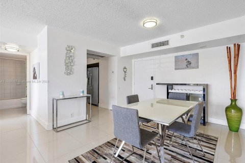 Copropriété à vendre à Aventura, Floride: 2 chambres, 105.63 m2 № 1331318 - photo 9