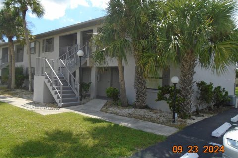 Apartment in Port Charlotte, Florida 2 bedrooms, 78.04 sq.m. № 1378118 - photo 1