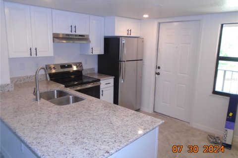 Apartment in Port Charlotte, Florida 2 bedrooms, 78.04 sq.m. № 1378118 - photo 10