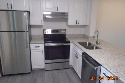 Apartment in Port Charlotte, Florida 2 bedrooms, 78.04 sq.m. № 1378118 - photo 2