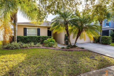 Villa ou maison à louer à Wesley Chapel, Floride: 3 chambres, 155.89 m2 № 1378153 - photo 1