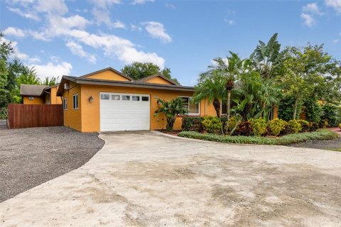 Immobilier commercial à vendre à Orlando, Floride: 406.35 m2 № 1349914 - photo 4