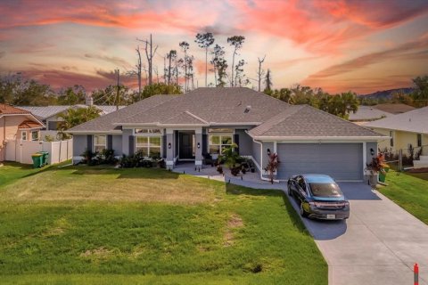 House in Port Charlotte, Florida 4 bedrooms, 208.1 sq.m. № 1433539 - photo 6