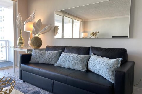 Condo in Miami Beach, Florida, 1 bedroom  № 1216519 - photo 5