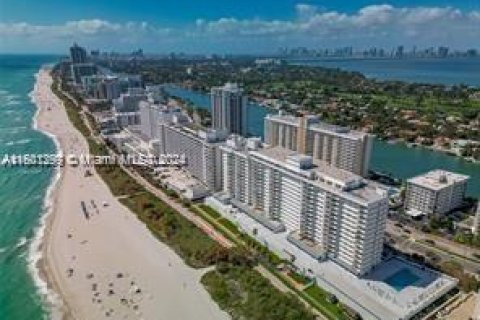 Condo in Miami Beach, Florida, 1 bedroom  № 1216519 - photo 23