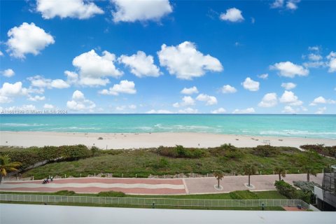 Condo in Miami Beach, Florida, 1 bedroom  № 1216519 - photo 1