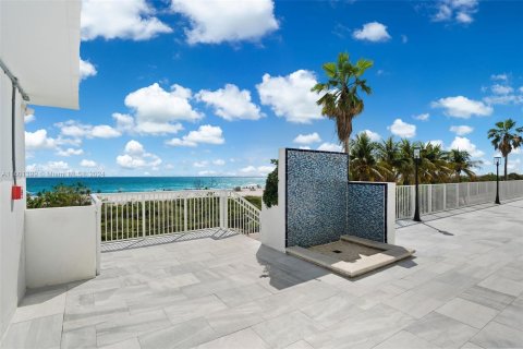 Condo in Miami Beach, Florida, 1 bedroom  № 1216519 - photo 30