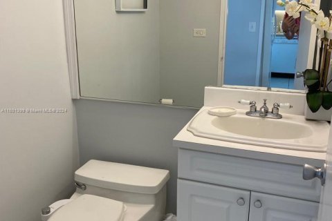 Condo in Miami Beach, Florida, 1 bedroom  № 1216519 - photo 15