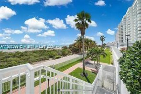 Condo in Miami Beach, Florida, 1 bedroom  № 1216519 - photo 22