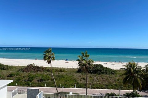 Condo in Miami Beach, Florida, 1 bedroom  № 1216519 - photo 2