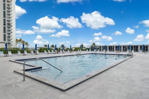 Condo in Miami Beach, Florida, 1 bedroom  № 1216519 - photo 28