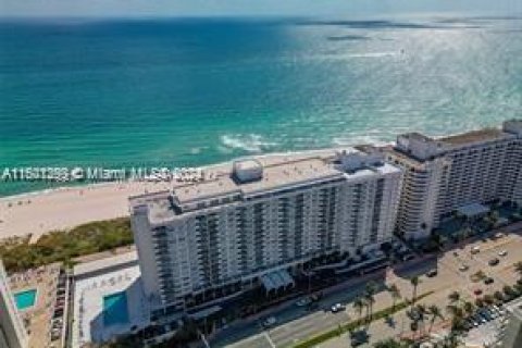 Condo in Miami Beach, Florida, 1 bedroom  № 1216519 - photo 25