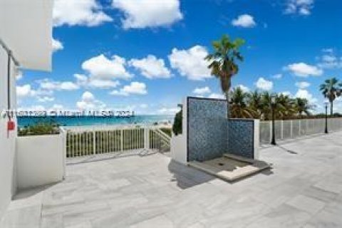 Condo in Miami Beach, Florida, 1 bedroom  № 1216519 - photo 19