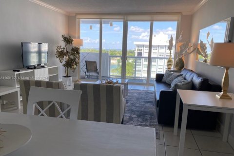 Condo in Miami Beach, Florida, 1 bedroom  № 1216519 - photo 3