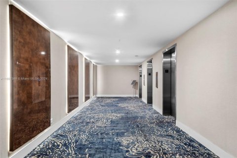 Condo in Miami Beach, Florida, 1 bedroom  № 1216519 - photo 26