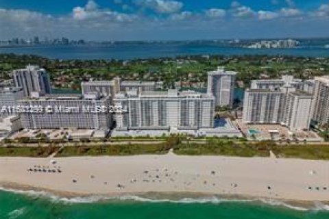 Condo in Miami Beach, Florida, 1 bedroom  № 1216519 - photo 24