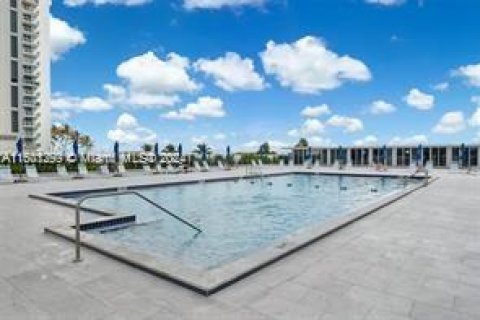 Condo in Miami Beach, Florida, 1 bedroom  № 1216519 - photo 16