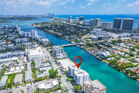 Copropriété à vendre à Bay Harbor Islands, Floride: 1 chambre, 96.62 m2 № 1233124 - photo 27