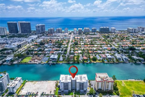 Condo in Bay Harbor Islands, Florida, 1 bedroom  № 1233124 - photo 21