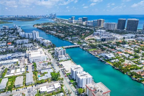 Condo in Bay Harbor Islands, Florida, 1 bedroom  № 1233124 - photo 30