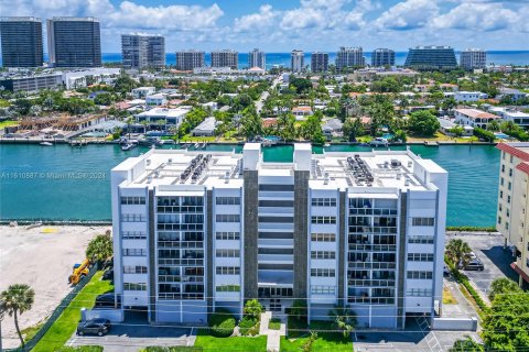 Copropriété à vendre à Bay Harbor Islands, Floride: 1 chambre, 96.62 m2 № 1233124 - photo 22