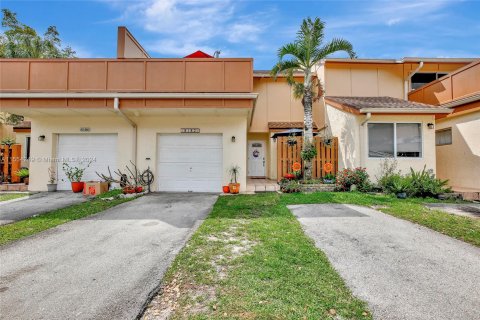 Townhouse in Plantation, Florida 3 bedrooms, 164.44 sq.m. № 1075266 - photo 1