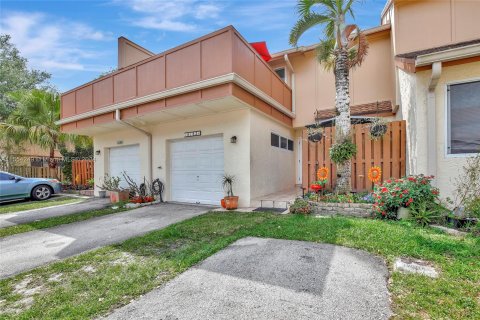 Townhouse in Plantation, Florida 3 bedrooms, 164.44 sq.m. № 1075266 - photo 2