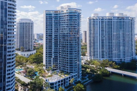 Condo in Aventura, Florida, 2 bedrooms  № 1037383 - photo 27