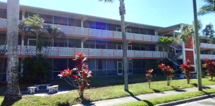 Condominio en North Miami Beach, Florida, 1 dormitorio  № 1241379