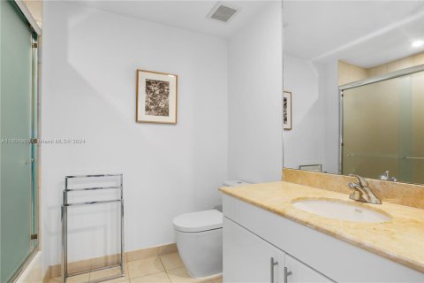 Condo in Miami, Florida, 2 bedrooms  № 1225097 - photo 10