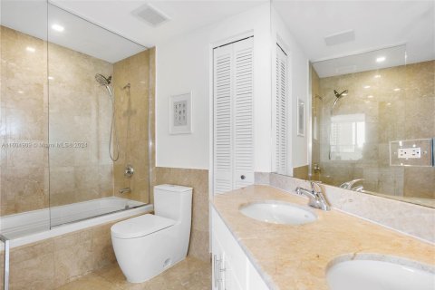 Copropriété à vendre à Miami, Floride: 2 chambres, 129.78 m2 № 1225097 - photo 14