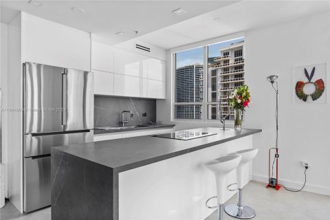 Copropriété à vendre à Miami, Floride: 2 chambres, 129.78 m2 № 1225097 - photo 4