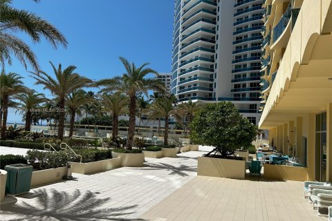 Condo in Hollywood, Florida, 1 bedroom  № 1225050 - photo 22