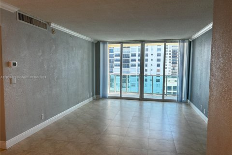 Condo in Hollywood, Florida, 1 bedroom  № 1225050 - photo 12