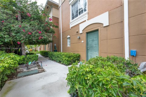 Townhouse in Aventura, Florida 3 bedrooms, 137.59 sq.m. № 1333540 - photo 1