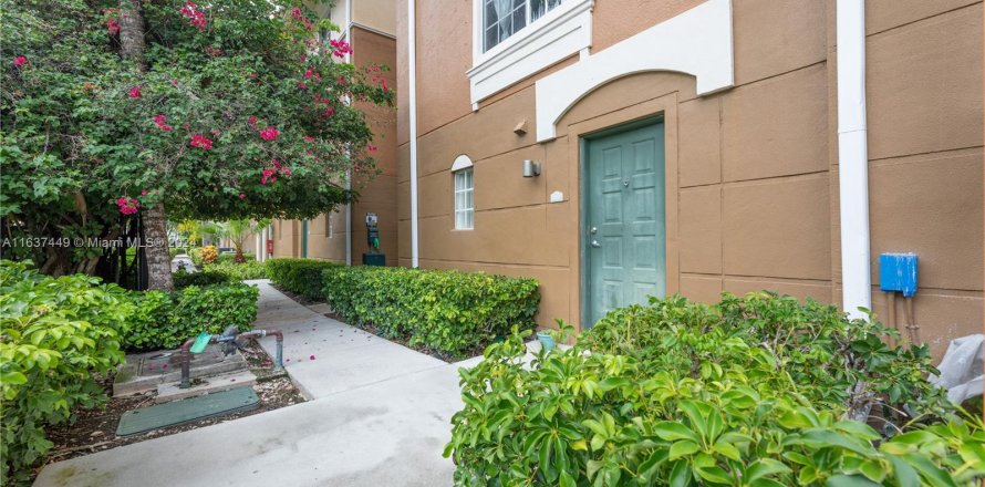 Townhouse in Aventura, Florida 3 bedrooms, 137.59 sq.m. № 1333540