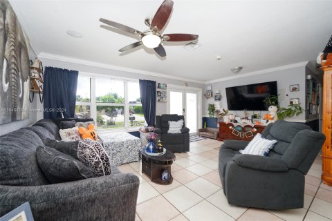 House in North Miami Beach, Florida 5 bedrooms, 209.77 sq.m. № 1333542 - photo 5