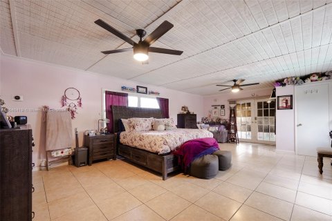 House in North Miami Beach, Florida 5 bedrooms, 209.77 sq.m. № 1333542 - photo 13