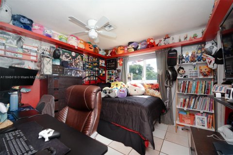 House in North Miami Beach, Florida 5 bedrooms, 209.77 sq.m. № 1333542 - photo 10